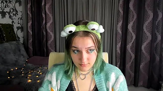 MelaniSep online show from 12-19-24, 03:19