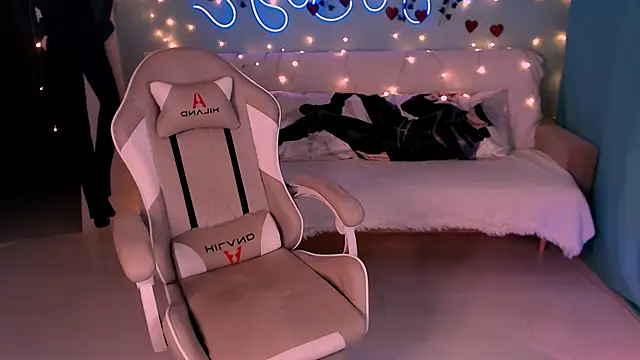 Snapshot of Sweet_Richal chatting on 02-23-25, 01:24 Sweet Richal online show from 02-23-25, 01:24