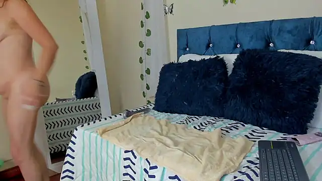 cristalwalker   online show from 03-21-25, 06:51