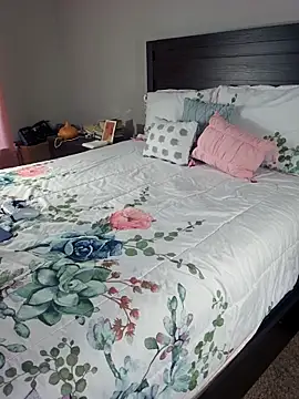 Snapshot of FragrantWind5 chatting on 10-17-25, 03:58 FragrantWind5 online show from 10-17-25, 03:58