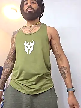 Snapshot of FragrantWind5 chatting on 10-19-25, 09:04 FragrantWind5 online show from 10-19-25, 09:04