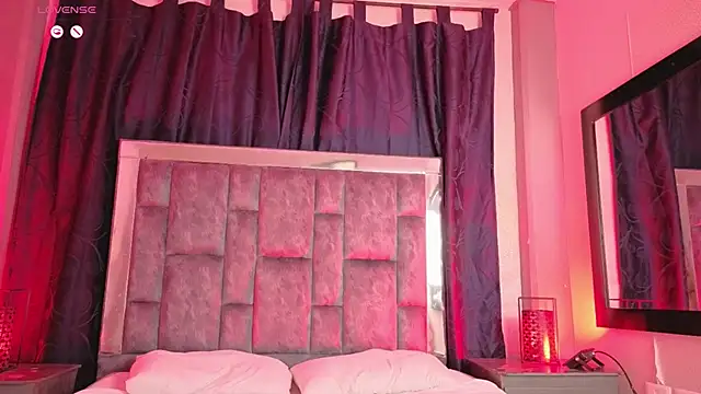 Mia Oxford online show from 11-19-25, 12:38