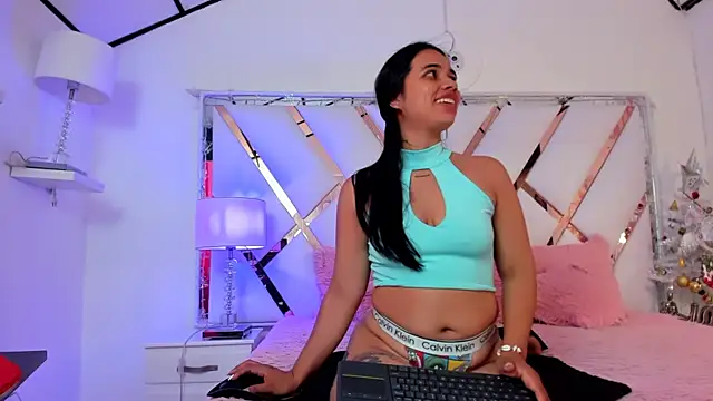 Snapshot of naughty__sara chatting on 12-30-24, 06:27 naughty  sara online show from 12-30-24, 06:27