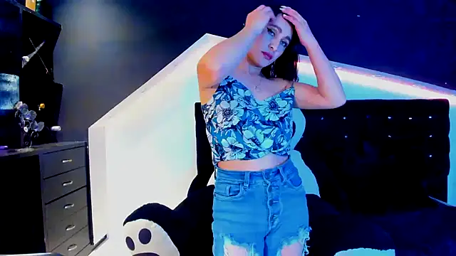 Snapshot of Coral_Gibson chatting on 02-03-25, 03:17 Coral Gibson online show from 02-03-25, 03:17