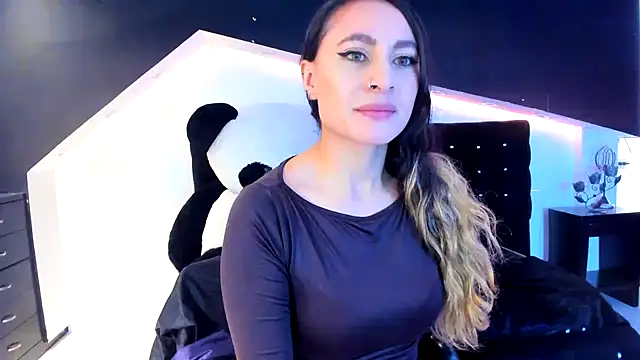 Snapshot of Coral_Gibson chatting on 02-05-25, 12:17 Coral Gibson online show from 02-05-25, 12:17