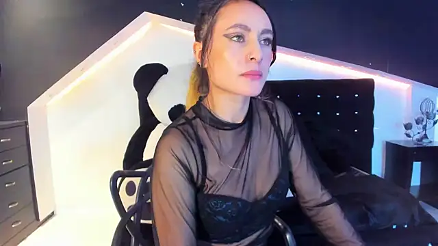 Snapshot of Coral_Gibson chatting on 02-06-25, 12:48 Coral Gibson online show from 02-06-25, 12:48