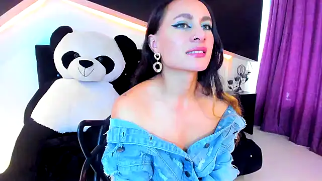 Snapshot of Coral_Gibson chatting on 02-12-25, 06:51 Coral Gibson online show from 02-12-25, 06:51