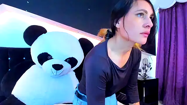 Snapshot of Coral_Gibson chatting on 02-13-25, 12:32 Coral Gibson online show from 02-13-25, 12:32