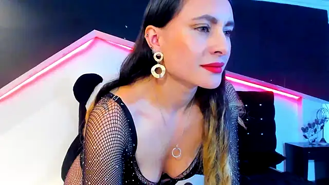 Snapshot of Coral_Gibson chatting on 02-17-25, 03:53 Coral Gibson online show from 02-17-25, 03:53