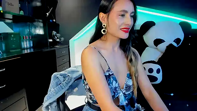 Snapshot of Coral_Gibson chatting on 03-07-25, 03:28 Coral Gibson online show from 03-07-25, 03:28