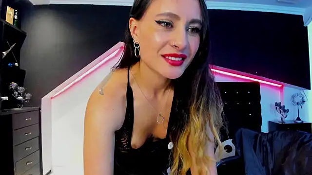 Snapshot of Coral_Gibson chatting on 03-18-25, 07:20 Coral Gibson online show from 03-18-25, 07:20