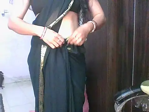 Snapshot of santurmom chatting on 02-06-26, 07:17 santurmom online show from 02-06-26, 07:17