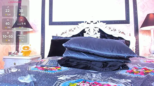 ImSophiie online show from 01-18-25, 12:57