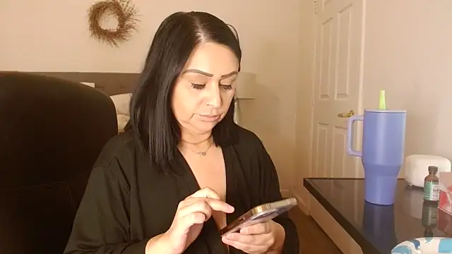 Snapshot of AlyssiaAmoreXO chatting on 10-29-25, 04:42 AlyssiaAmoreXO online show from 10-29-25, 04:42