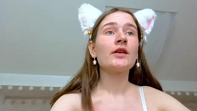 Snapshot of L1ittle_kitty_ chatting on 03-21-25, 05:45 L1ittle kitty  online show from 03-21-25, 05:45