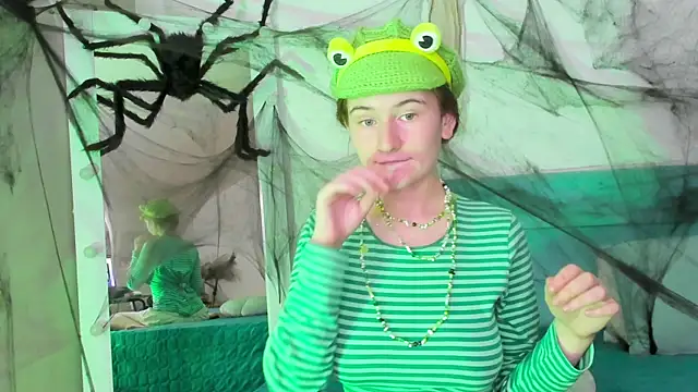 Snapshot of L1ittle_kitty_ chatting on 10-26-25, 06:30 L1ittle kitty online show from 10-26-25, 06:30