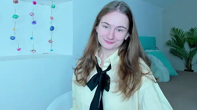 Snapshot of L1ittle_kitty_ chatting on 11-19-25, 06:35 L1ittle kitty online show from 11-19-25, 06:35