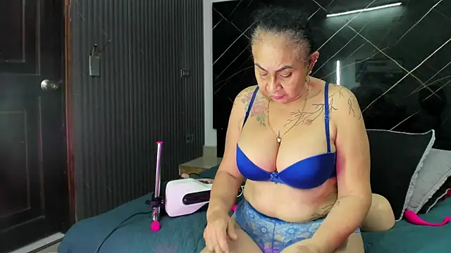 Snapshot of cloee-rabbyt chatting on 10-20-25, 11:43 cloee-rabbyt online show from 10-20-25, 11:43