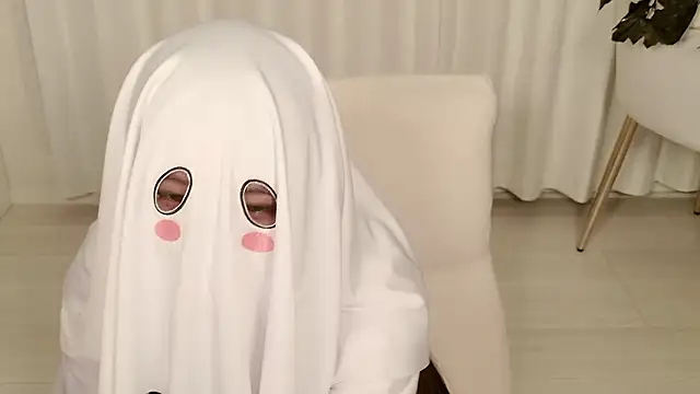 Snapshot of yuki_room chatting on 10-31-25, 01:01 yuki room online show from 10-31-25, 01:01