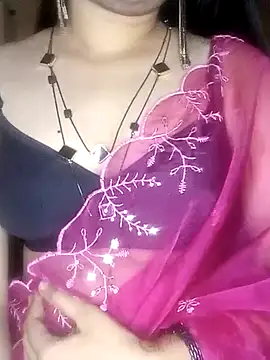 Snapshot of Indianhyna chatting on 02-14-25, 04:09 Indianhyna online show from 02-14-25, 04:09