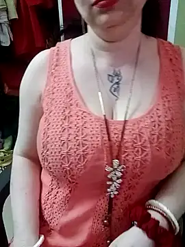 Snapshot of Raja_Ranii chatting on 12-14-24, 01:27 Raja Ranii online show from 12-14-24, 01:27