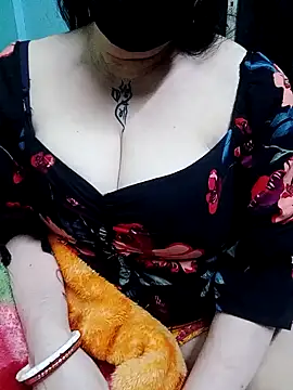 Snapshot of Raja_Ranii chatting on 12-15-24, 05:53 Raja Ranii online show from 12-15-24, 05:53