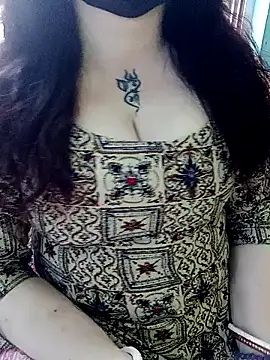 Snapshot of Raja_Ranii chatting on 12-28-24, 07:33 Raja Ranii online show from 12-28-24, 07:33