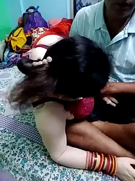 Snapshot of Raja_Ranii chatting on 02-05-25, 01:04 Raja Ranii online show from 02-05-25, 01:04