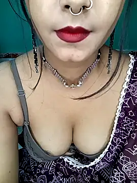 Snapshot of Diamond_queeen chatting on 12-21-24, 09:36 Diamond queeen online show from 12-21-24, 09:36