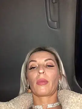 Diamond Bunny  online show from 12-19-24, 04:35