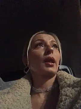 Diamond Bunny  online show from 12-21-24, 03:20