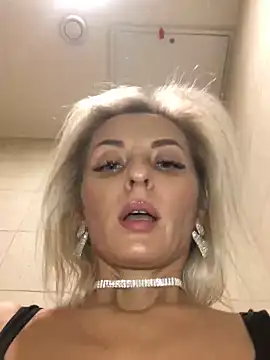 Diamond Bunny  online show from 12-28-24, 03:37