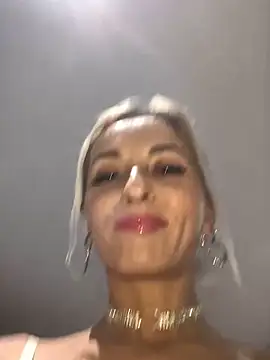 Diamond Bunny  online show from 02-19-25, 04:00