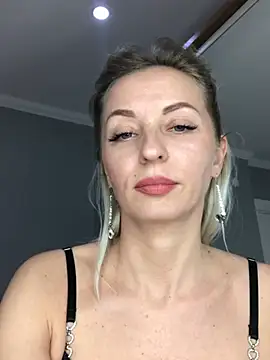 Diamond Bunny  online show from 03-19-25, 06:55