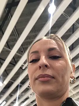 Diamond Bunny  online show from 09-25-25, 04:54