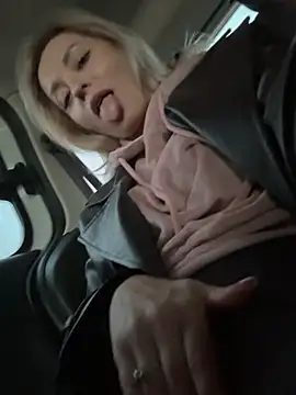 Diamond Bunny  online show from 01-11-26, 02:00