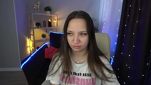 Snapshot of ElysLunar chatting on 01-03-25, 06:11 ElysLunar online show from 01-03-25, 06:11