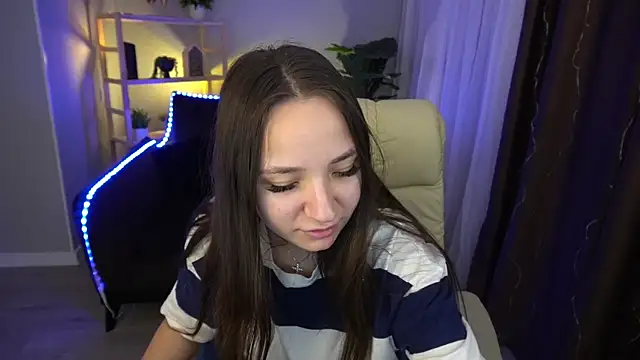 Snapshot of ElysLunar chatting on 01-15-25, 06:29 ElysLunar online show from 01-15-25, 06:29