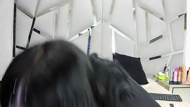 Criistaal  online show from 02-03-26, 05:16