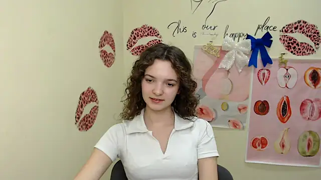  SusieSu  online show from 12-23-24, 04:17