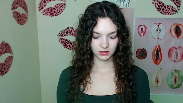  SusieSu  online show from 10-30-25, 07:32