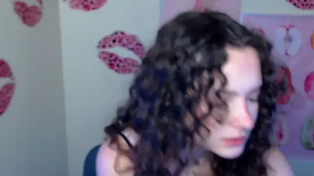 Snapshot of _SusieSu_ chatting on 12-20-25, 07:43 SusieSu online show from 12-20-25, 07:43