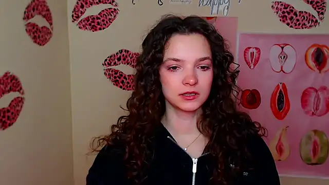 Snapshot of _SusieSu_ chatting on 02-18-26, 07:04 SusieSu online show from 02-18-26, 07:04