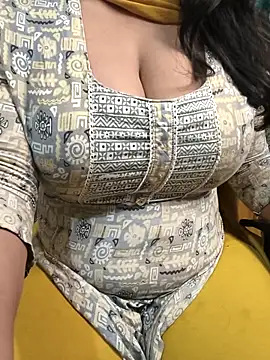 Snapshot of Anamika_Kapoor chatting on 10-11-25, 10:08 Anamika Kapoor online show from 10-11-25, 10:08