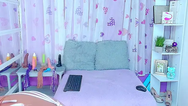 DevoniCollins online show from 02-04-25, 08:06