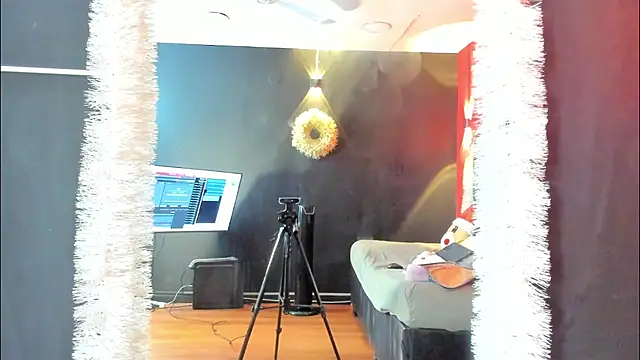 YayaHilton online show from 12-16-25, 05:01