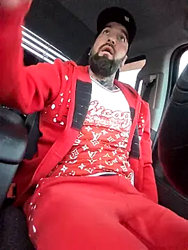 Snapshot of Beardedtattood chatting on 10-25-25, 11:51 Beardedtattood online show from 10-25-25, 11:51