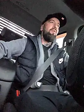 Snapshot of Beardedtattood chatting on 10-30-25, 12:17 Beardedtattood online show from 10-30-25, 12:17