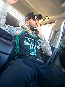 Snapshot of Beardedtattood chatting on 11-02-25, 01:57 Beardedtattood online show from 11-02-25, 01:57