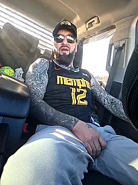 Snapshot of Beardedtattood chatting on 11-04-25, 02:16 Beardedtattood online show from 11-04-25, 02:16